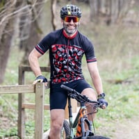 REPRESENT das Herren Radtrikot schwarz/rod