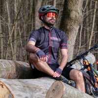 SOLAR das Full-Zip-Radtrikot schwarz