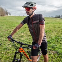 SOLAR das Full-Zip-Radtrikot schwarz