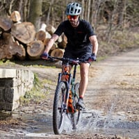 TRAFFIC das Full-Zip-Radtrikot schwarz