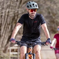 TRAFFIC das Full-Zip-Radtrikot schwarz